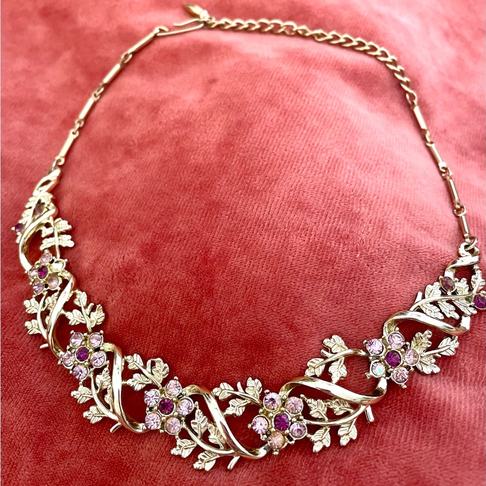 Vintage leaf & flower gold necklace w/pink & garnet rhinestones